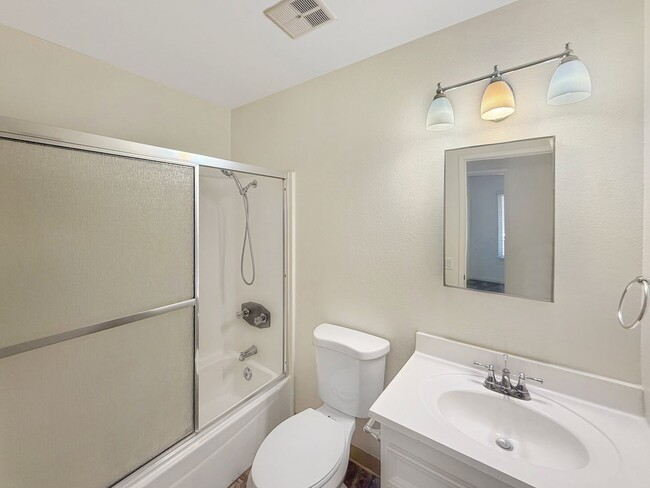 Building Photo - Spacious 3BR/2BA with Private Yard in Para...
