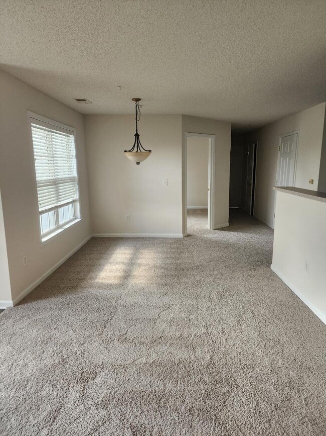 Building Photo - 6105 Hedgecock Cir