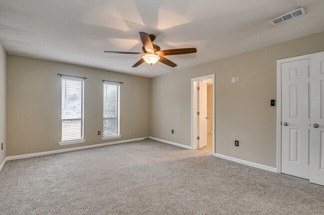 Building Photo - 4410 Goshen Lake Dr S