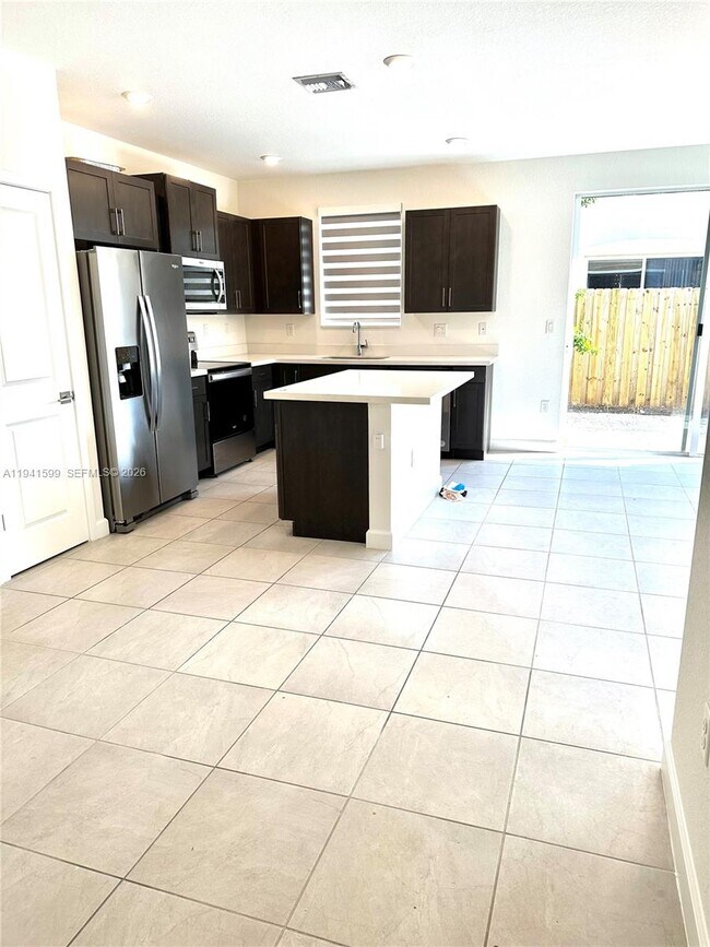 Building Photo - 2418 SE 10th St