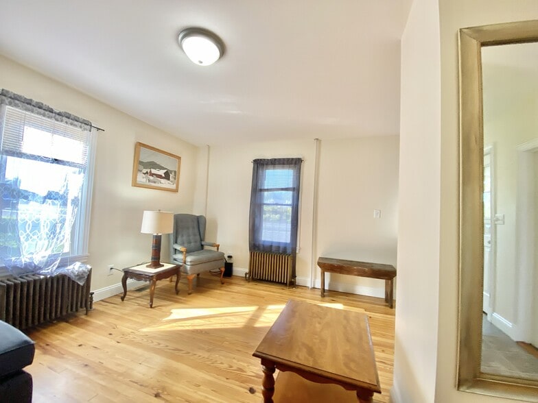 Building Photo - 842 Bloom Rd