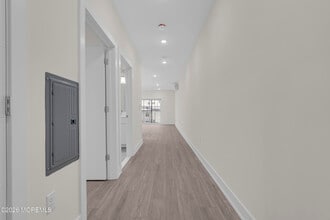 Building Photo - 19 Carr Ave