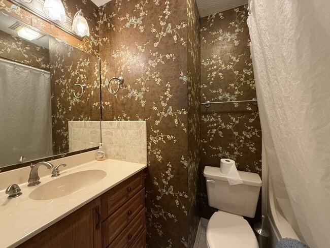 Building Photo - 4016 Fairway Lakes Dr