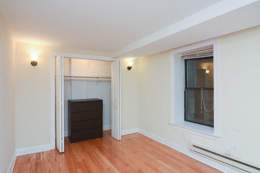 Building Photo - 1350 N Dearborn St