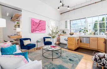 Building Photo - Situated in an excellent location of SOMA ...