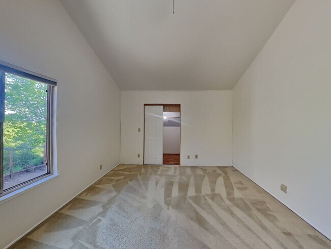 Building Photo - Spacious 4/2.5 Two-Story Home in Martinez Available Now!