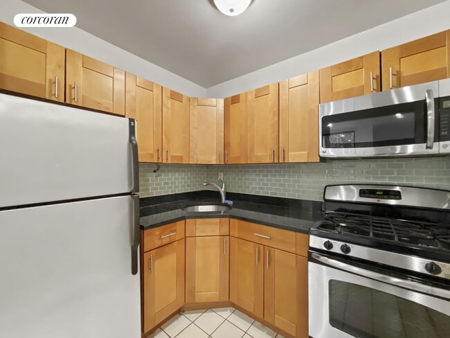 Building Photo - 523 W 49th St