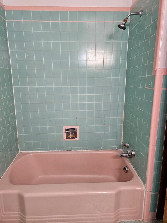 Building Photo - 316-317 S Vincent Ct