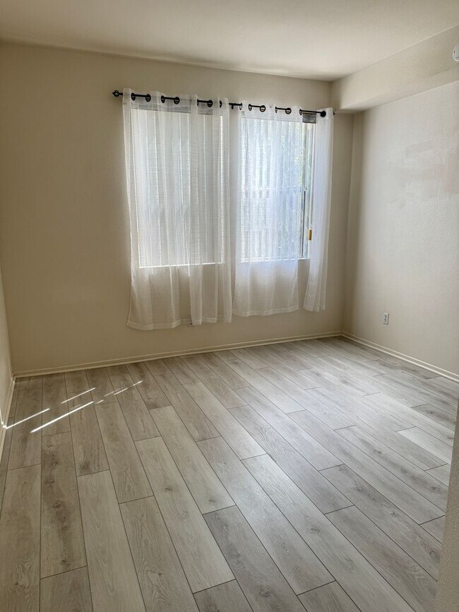 Building Photo - 1 bedroom 1 ba in Mission Valley, Availabl...