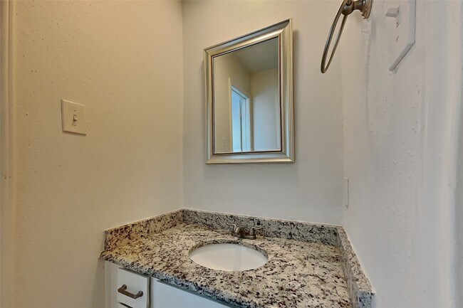 Building Photo - 7814 Greenedge Dr