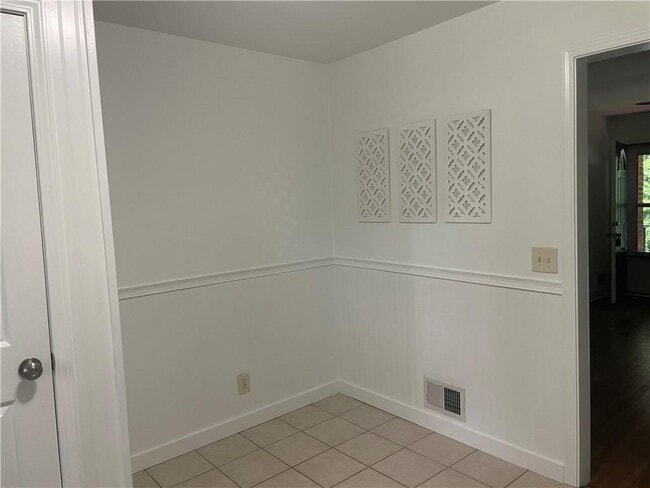 Building Photo - 4260 S Lakeshore Dr