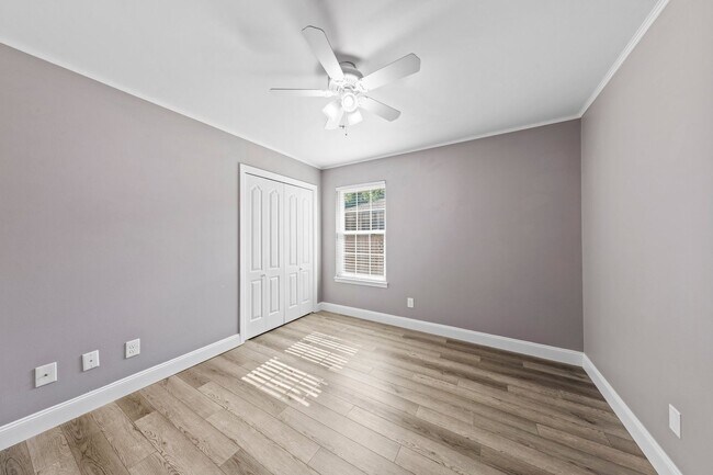 Building Photo - Spacious 4 Bedroom in Bluewater Bay w/ Large POOL!!