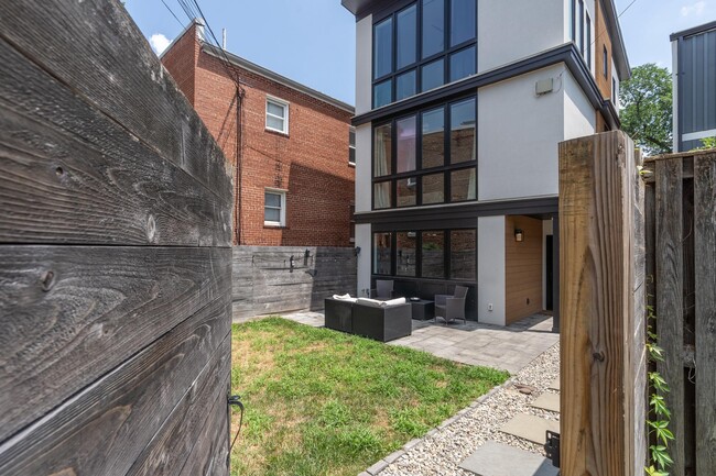 Building Photo - 103 17th St SE