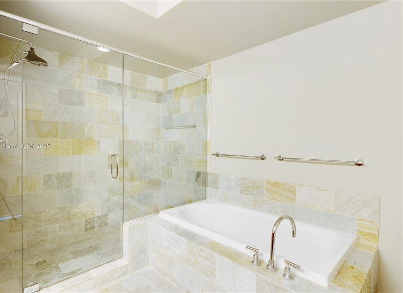 Building Photo - 2641 N Flamingo Rd