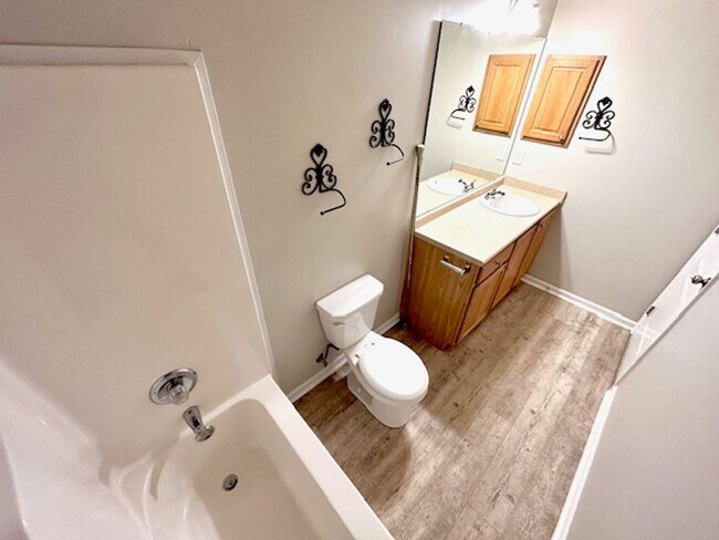 Building Photo - Coming soon! 10/10 Charming 3-bedroom bric...