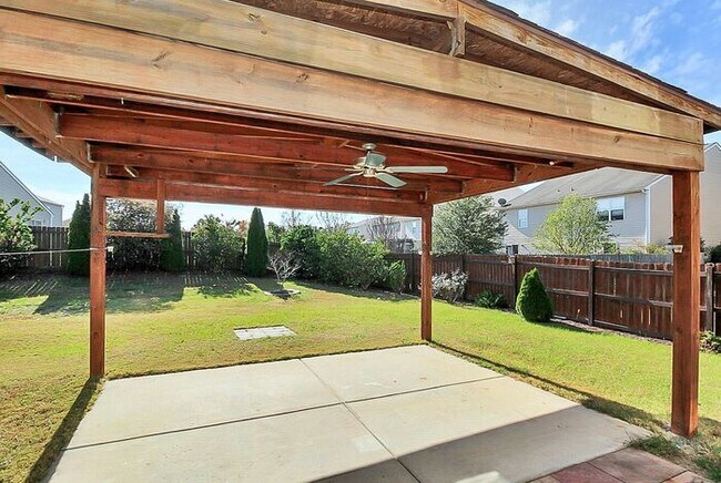 Building Photo - Spacious 3BD/2.5BA Home in Cabarrus Crossing!