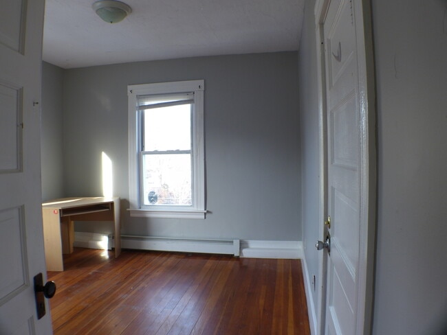 Building Photo - Bolivia St