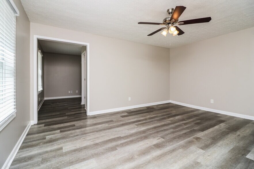 Building Photo - 6677 Birchwood Terrace