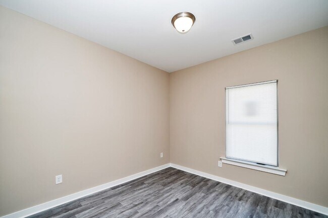 Building Photo - 5529 Blue Jay Cir