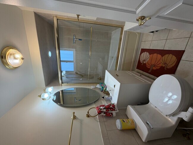 Building Photo - 7400 N Sheridan Rd