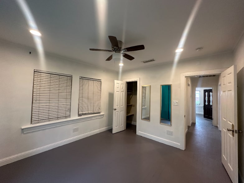 Building Photo - 402 18th St