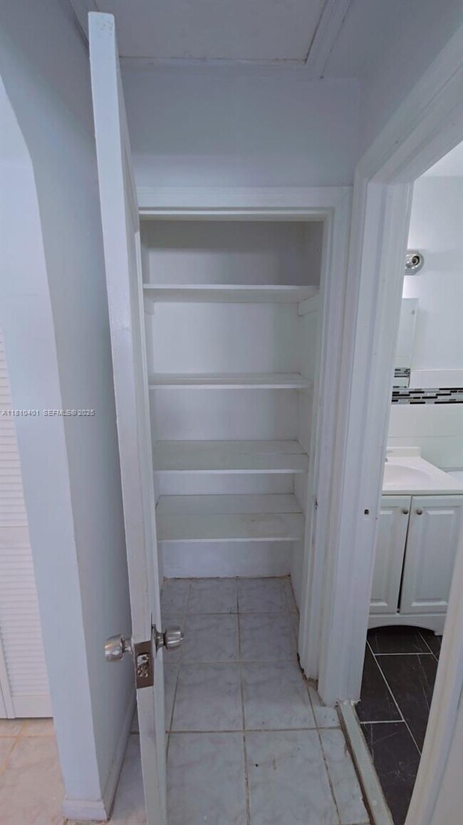 Building Photo - 1305 NE 146th St