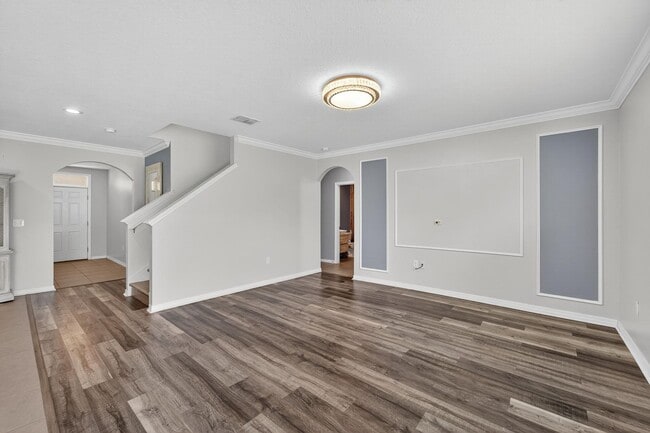 Building Photo - Stunning 5 bed/ 2 bath