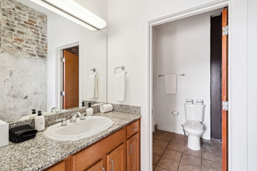 Building Photo - 527 St Joseph St