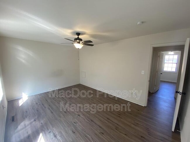 Building Photo - 108 Kings Mill Dr
