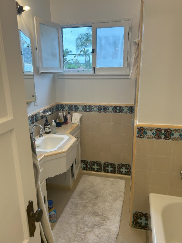 Building Photo - 5924 W 2nd St