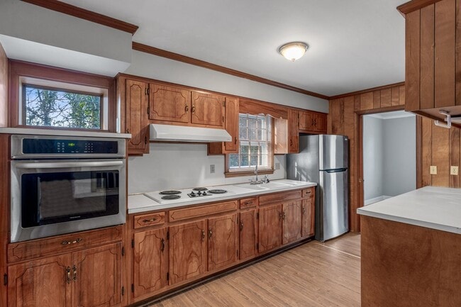 Building Photo - Large Brick Ranch, New Wood Like Flooring Throughout, Just Painted, LR, Den, Sun Room, Carport!