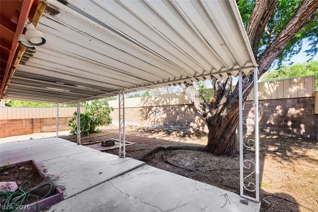 Building Photo - 2709 Camphor Tree St