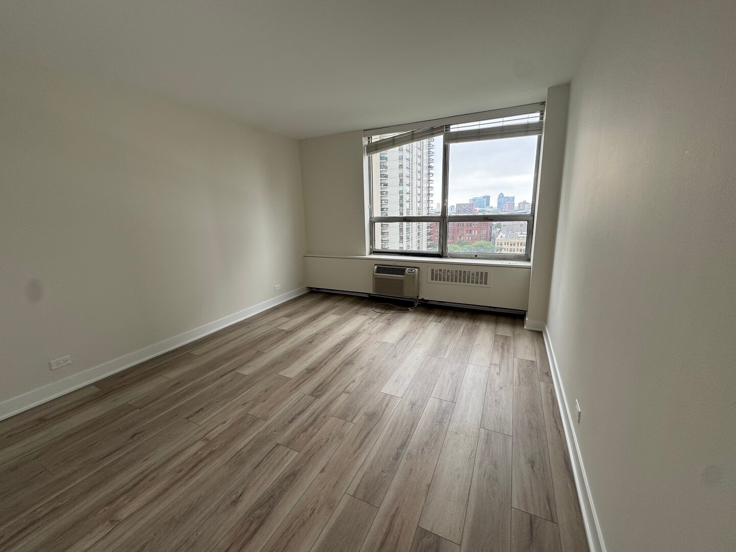 Building Photo - 70 W Burton Pl