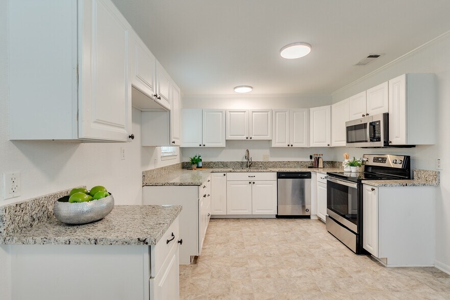 Building Photo - 3045 Olive Pl