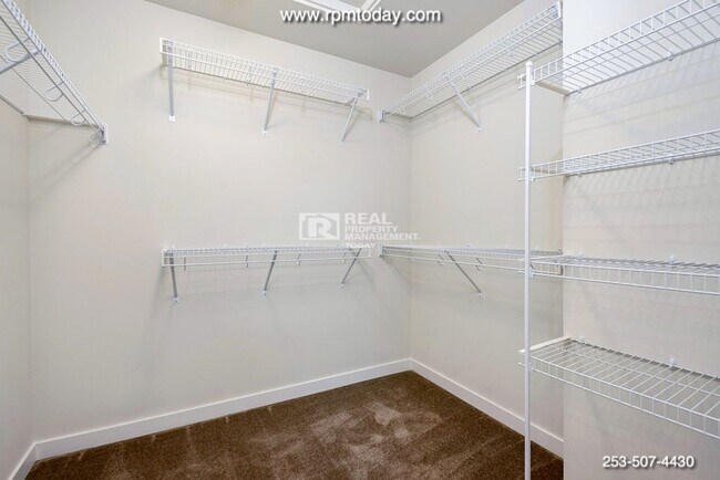 Building Photo - 4 Bedroom Home with Valley Views!