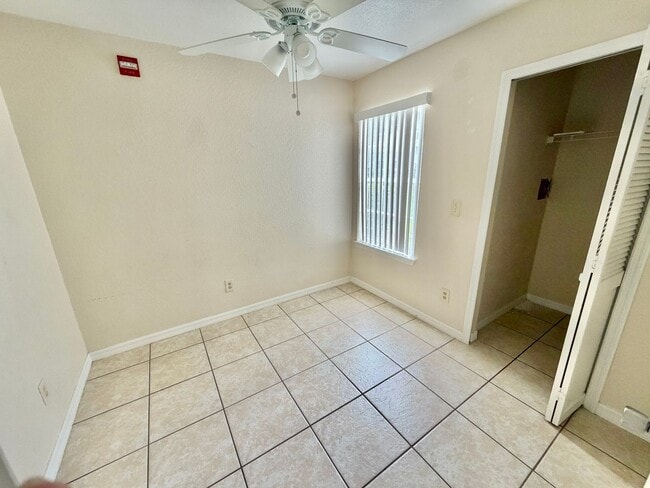 Building Photo - 2550 N Alafaya Trail