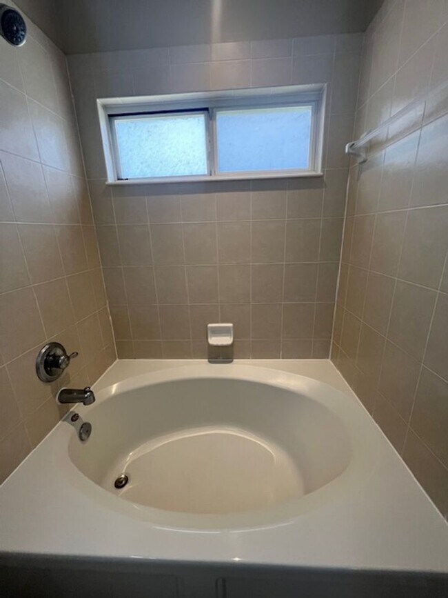 Building Photo - Oakleaf Home For Rent