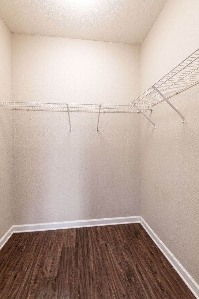 Building Photo - Remodeled 2 Bedroom Duplex in Rogers AR – Pet Friendly, Private Community