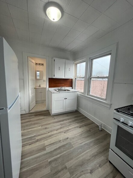 2nd fl kitchen - 370 Main St