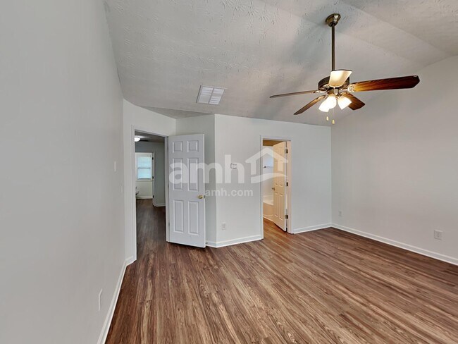 Building Photo - 127 Oleander Way