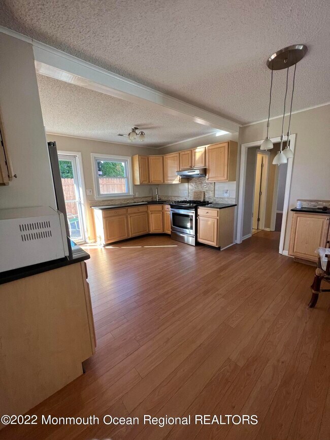 Building Photo - 451 Harnell Ave