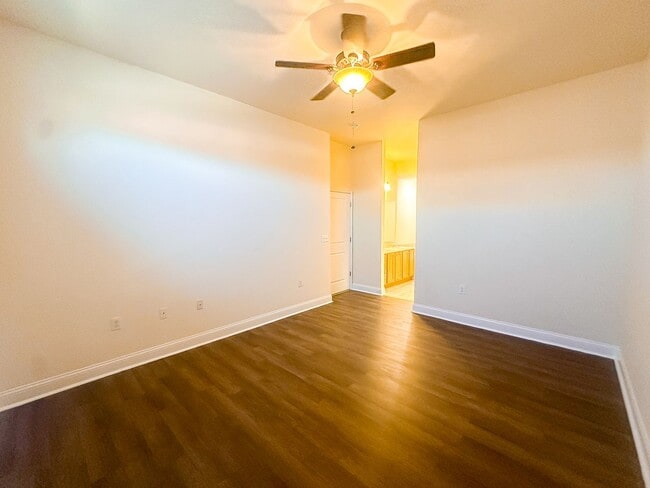 Building Photo - 450 E Ohio Unit 117