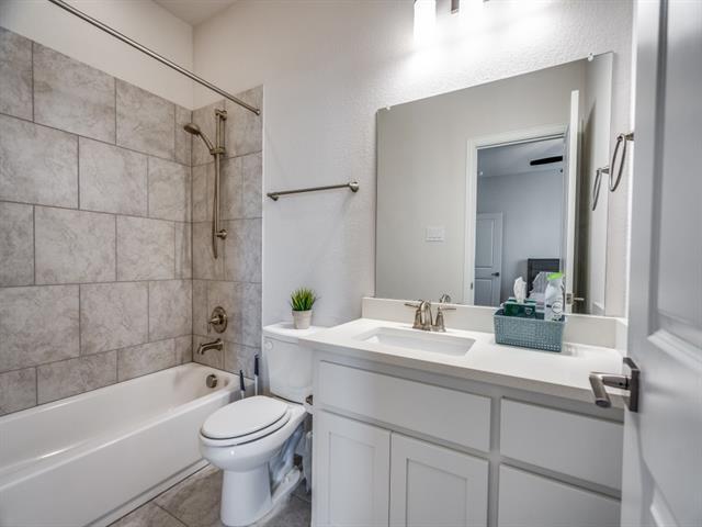 Building Photo - 905 Asbury Dr