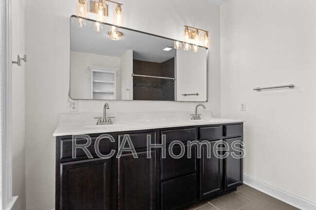 Building Photo - 613 E New York St