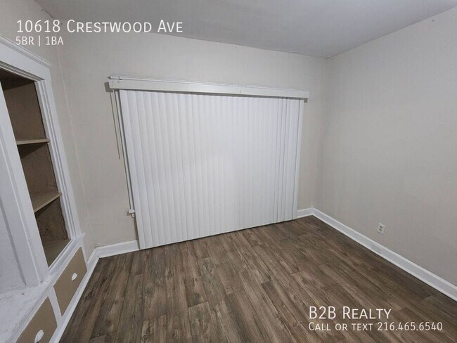 Building Photo - 10618 Crestwood Ave