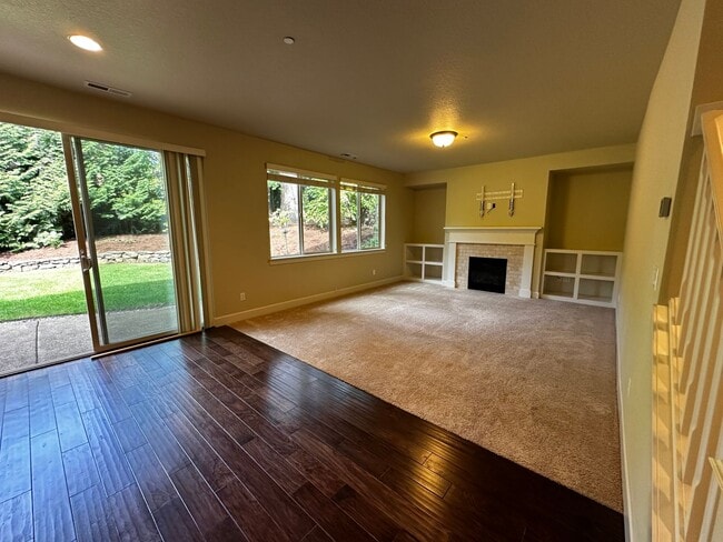Building Photo - Beautiful 4-Bedroom Home in the Hills of W...