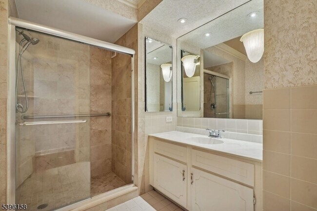 Building Photo - 1 Euclid Ave