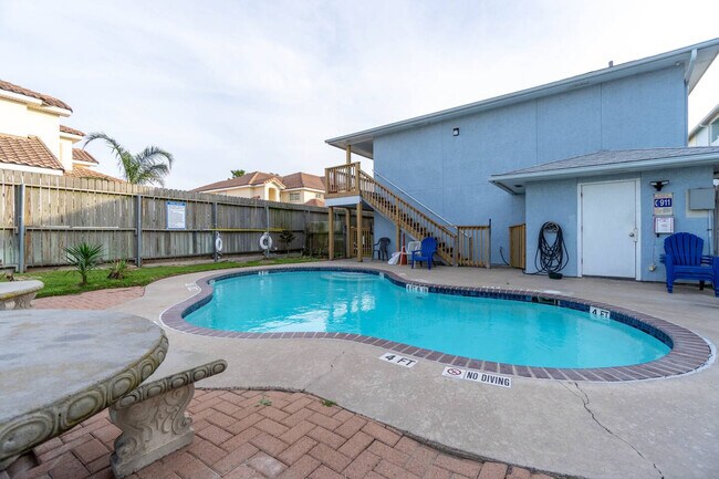 Building Photo - 14898 Granada Dr