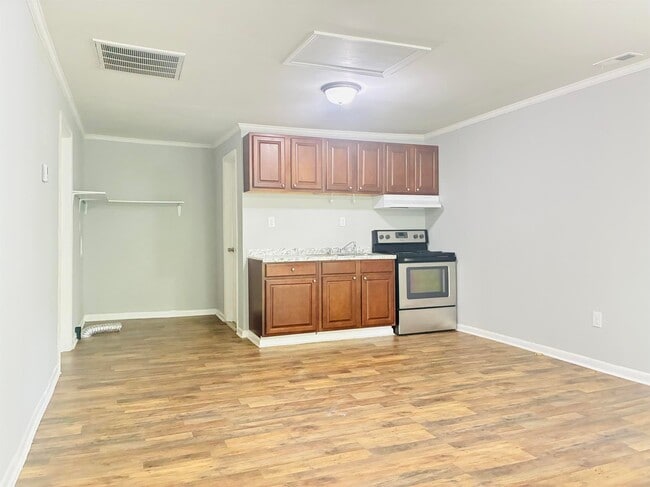 Building Photo - 409 Orange St