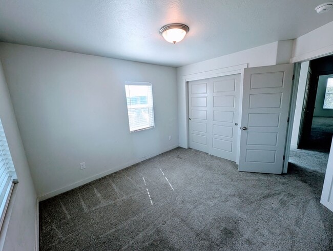 Building Photo - Gorgeous Townhome!!!